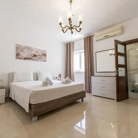 Appartement 3bdr Flat With Views - No Lift *