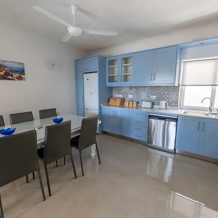 3bdr Flat With Views - No Lift Apartment Ghajnsielem