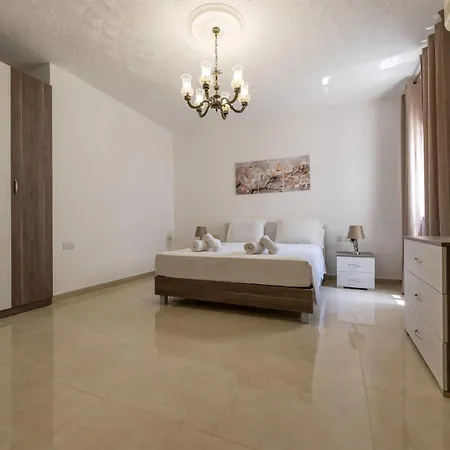 3bdr Flat With Views - No Lift *