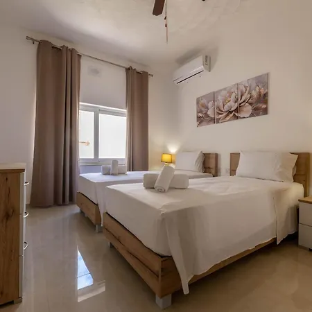 3bdr Flat With Views - No Lift *