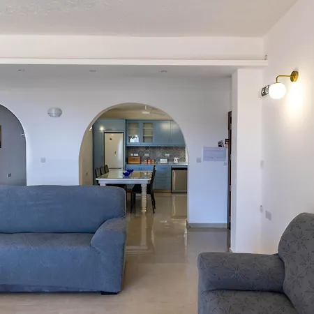 Apartment 3bdr Flat With Views - No Lift
