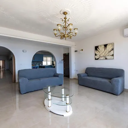 3bdr Flat With Views - No Lift Apartment