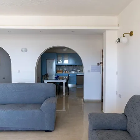 Apartment 3bdr Flat With Views - No Lift Ghajnsielem