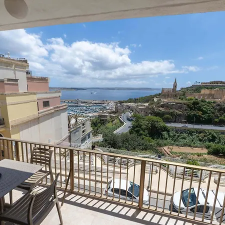 3bdr Flat With Views - No Lift Apartment