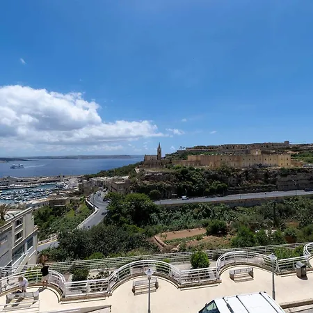 3bdr Flat With Views - No Lift Apartment